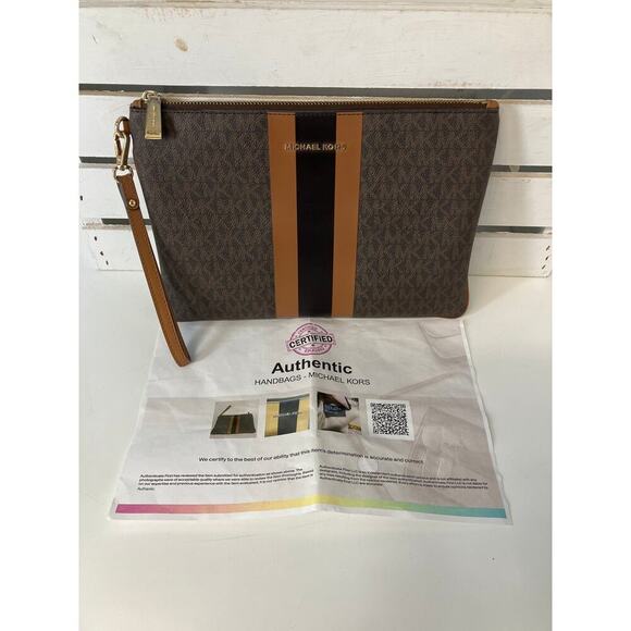 MICHAEL KORS LARGE BROWN, TAN SIGNATURE PRINT WRISTLET - Picture 1 of 11